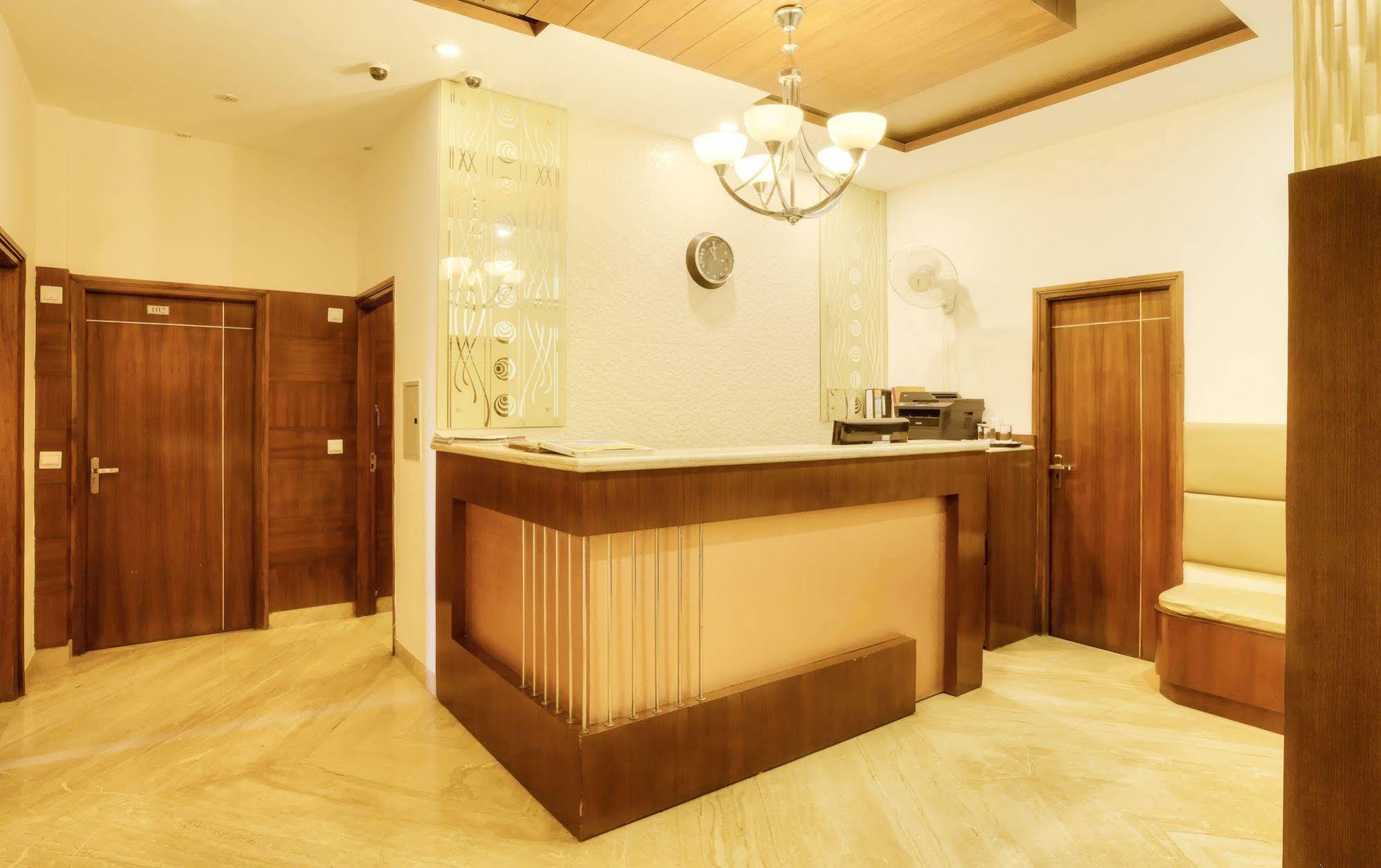 Mint Hotel Chandīgarh 外观 照片